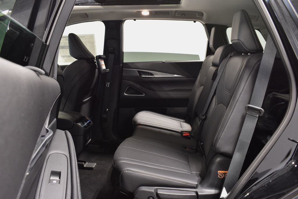 New 2026 INFINITI QX60 Luxe w/ Family Package image 28