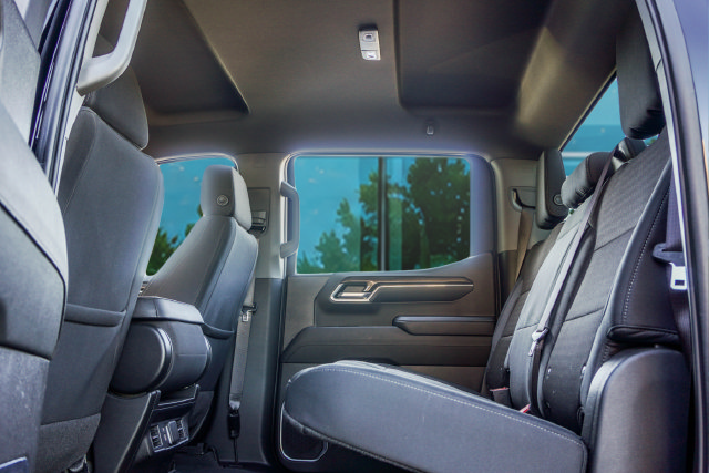 Used 2024 Chevrolet Silverado 1500 LT AWD/4WD image 9
