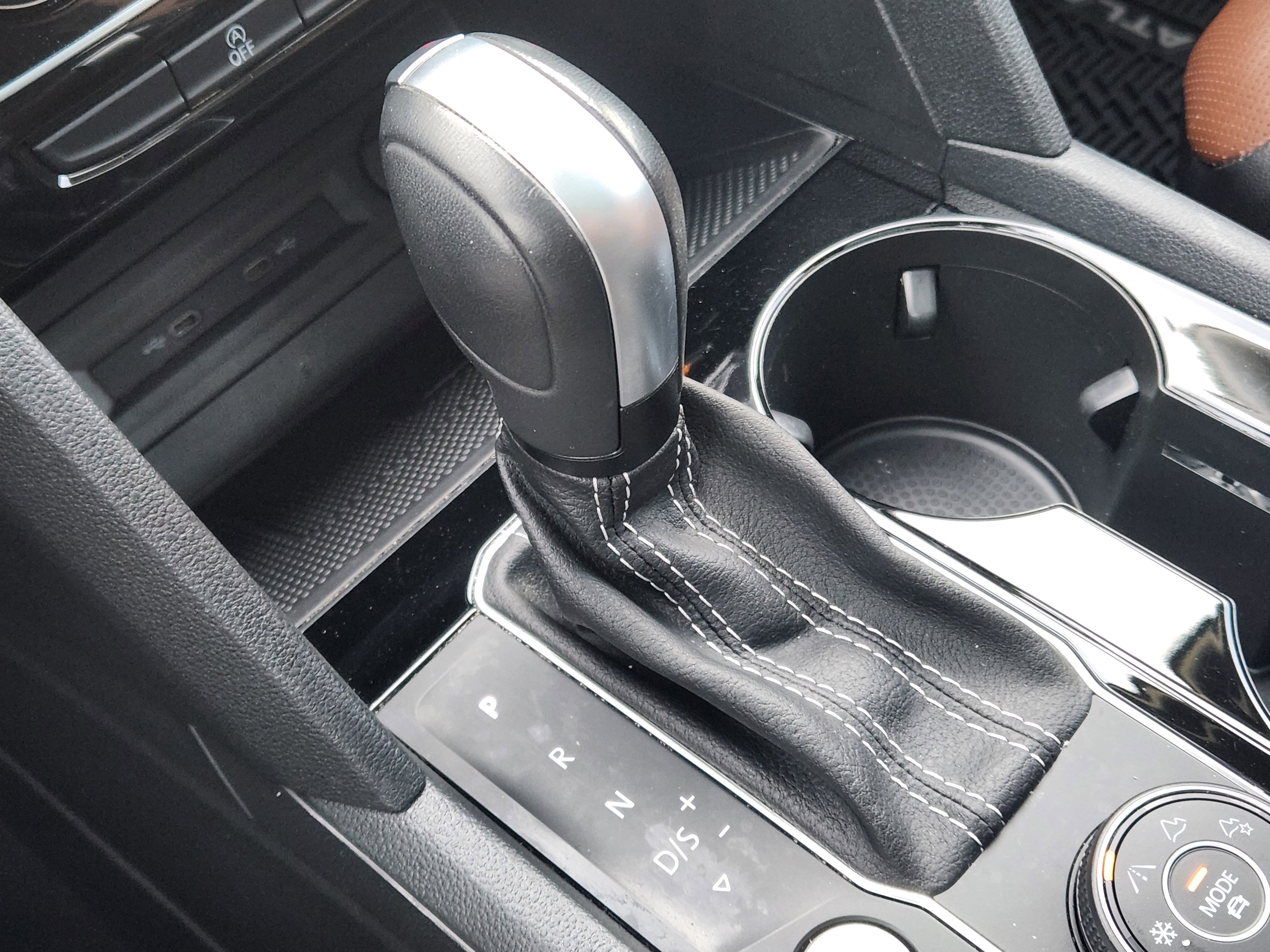 Certified 2022 Volkswagen Atlas SEL Premium image 14