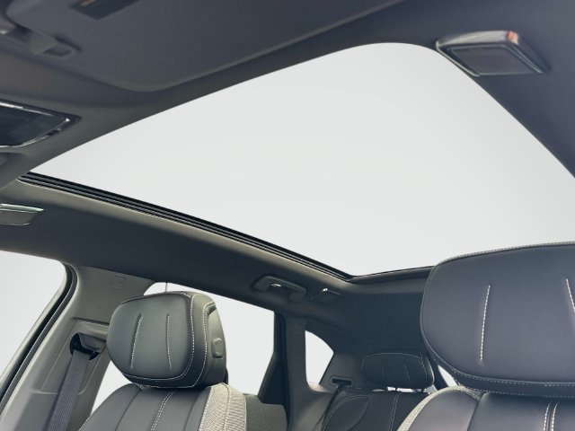 New 2027 Cadillac Optiq Sport w/ LPO, Floor Liner Package AWD/4WD image 9