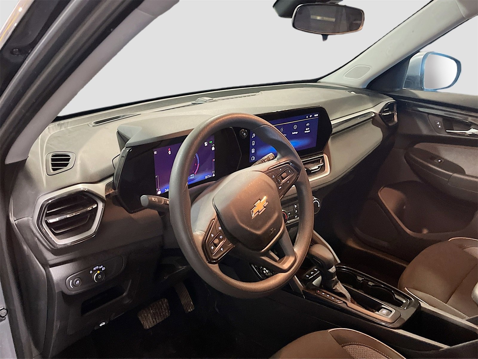 Used 2025 Chevrolet TrailBlazer LT w/ Driver Confidence Package image 9