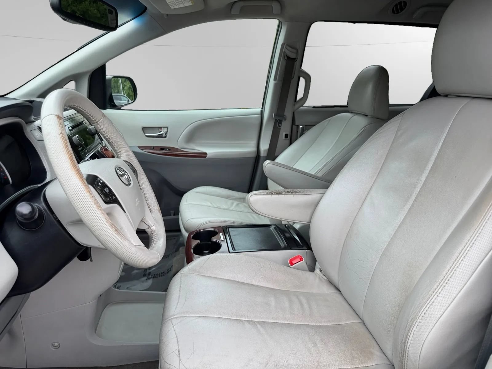 Used 2013 Toyota Sienna XLE FWD image 10
