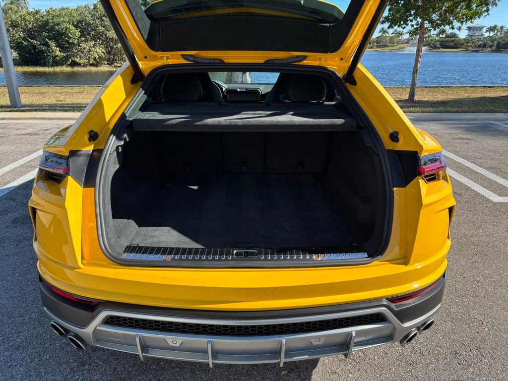 Used 2022 Lamborghini Urus image 23