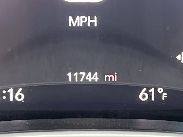 Used 2025 Chrysler Pacifica Limited FWD image 6