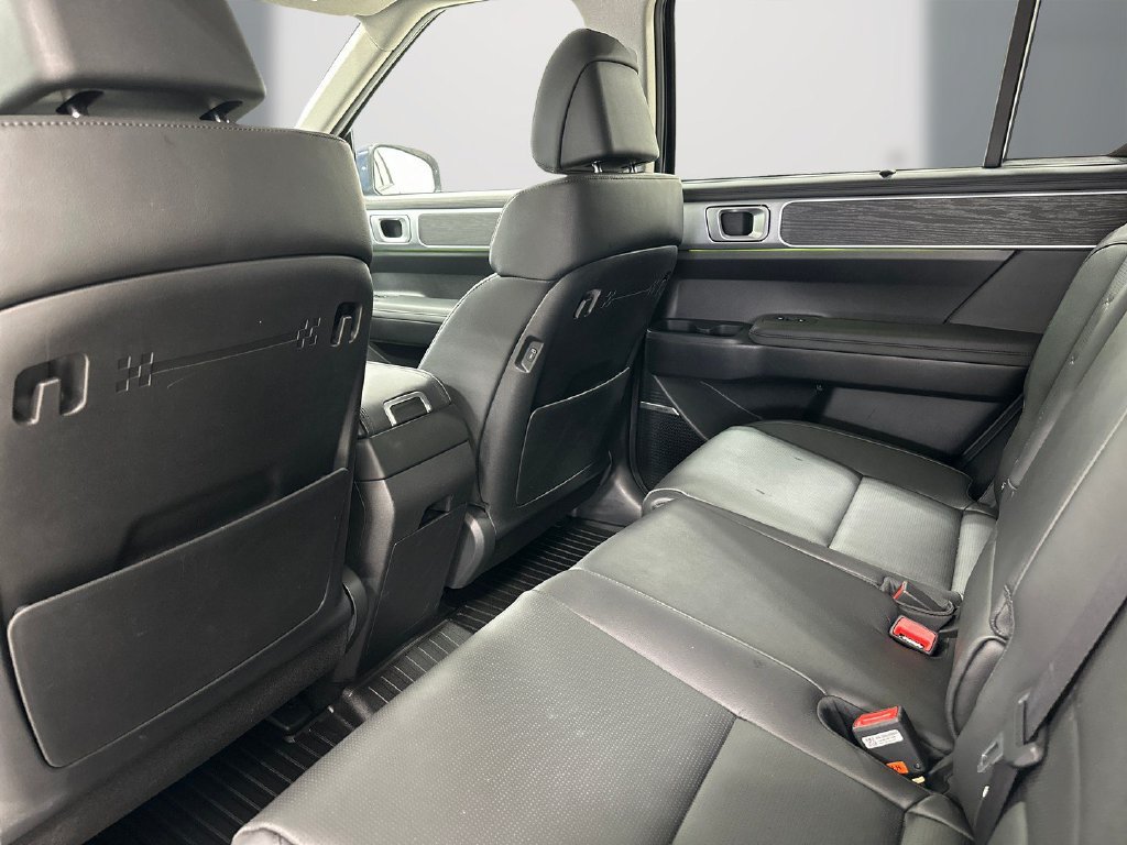 Used 2025 Hyundai Santa Fe Limited FWD image 16