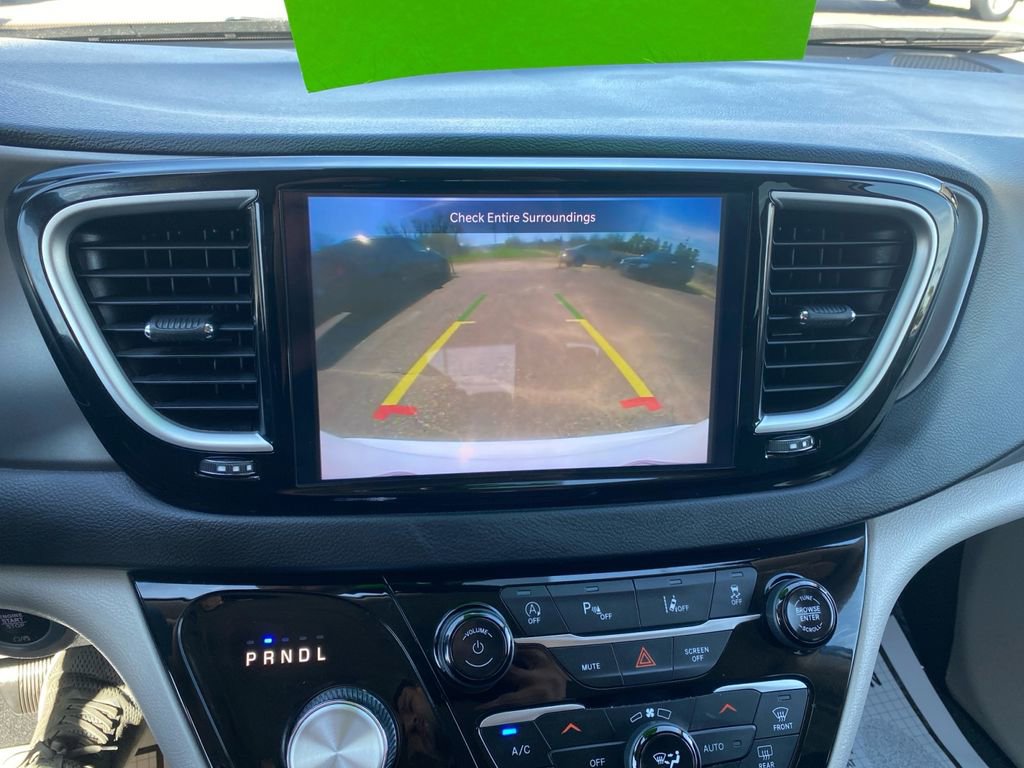 Used 2023 Chrysler Pacifica Touring-L FWD image 22