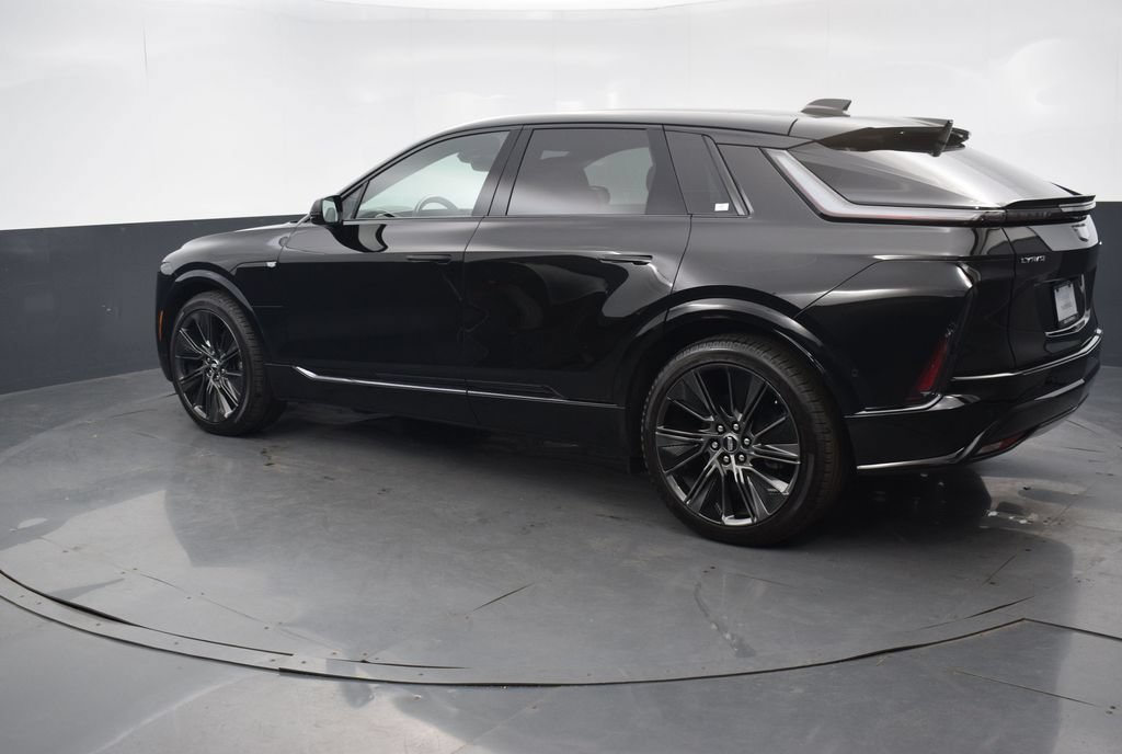 New 2026 Cadillac Lyriq Signature Sport w/ LPO, Floor Liner Package AWD/4WD image 4