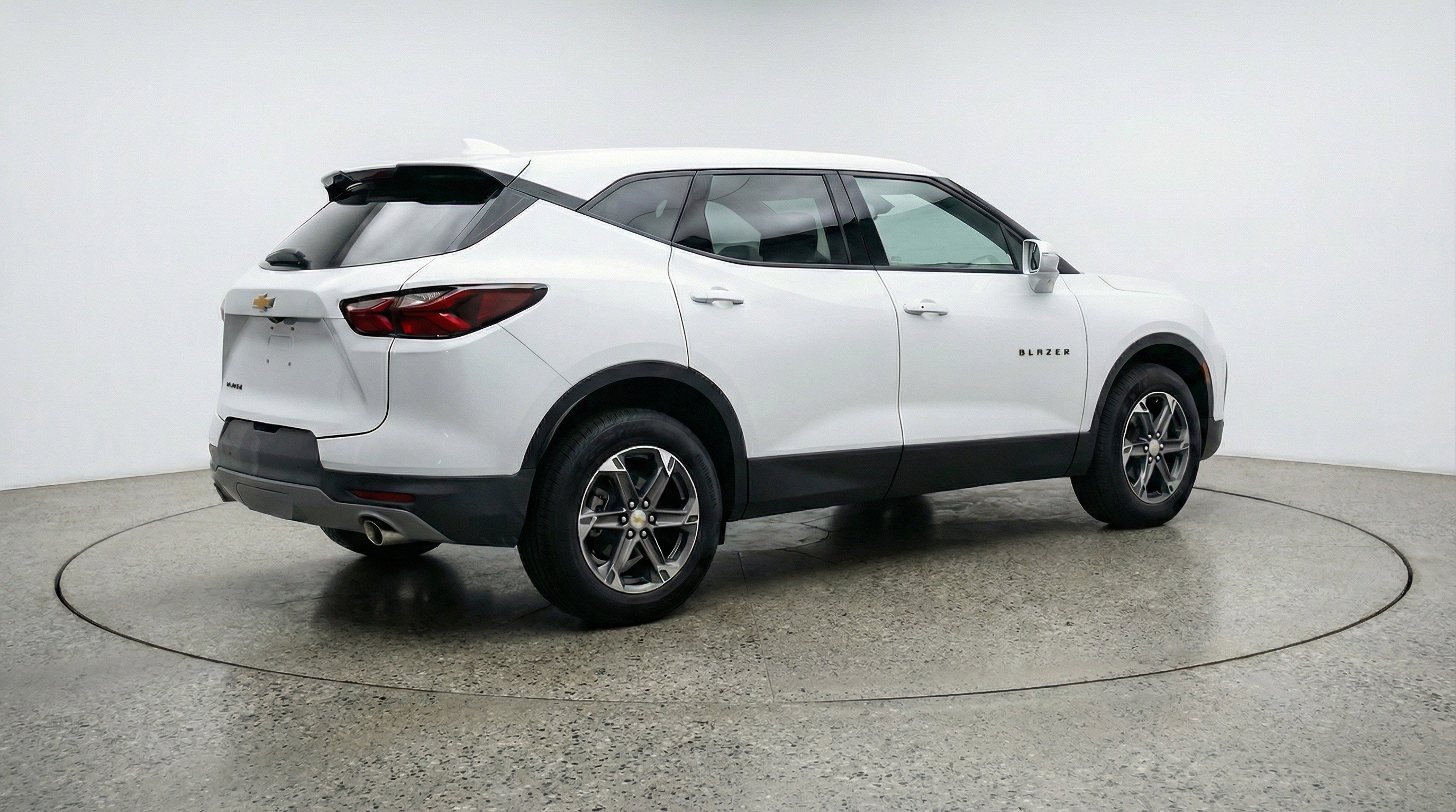 Used 2025 Chevrolet Blazer LT image 9