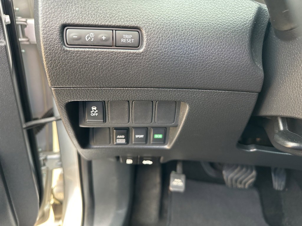 Used 2017 Nissan Rogue S image 12