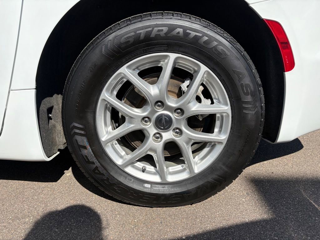 Certified 2023 Chrysler Pacifica Touring-L FWD image 12