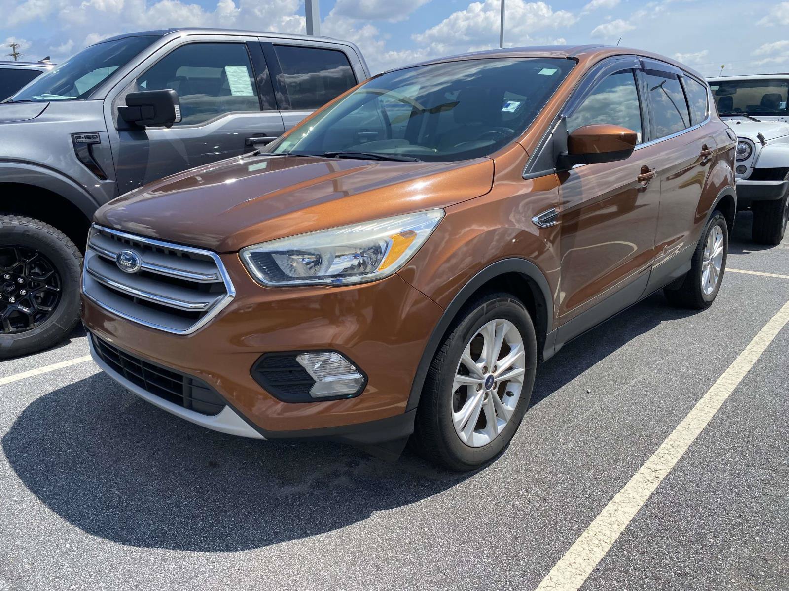 Used 2017 Ford Escape SE FWD video 3