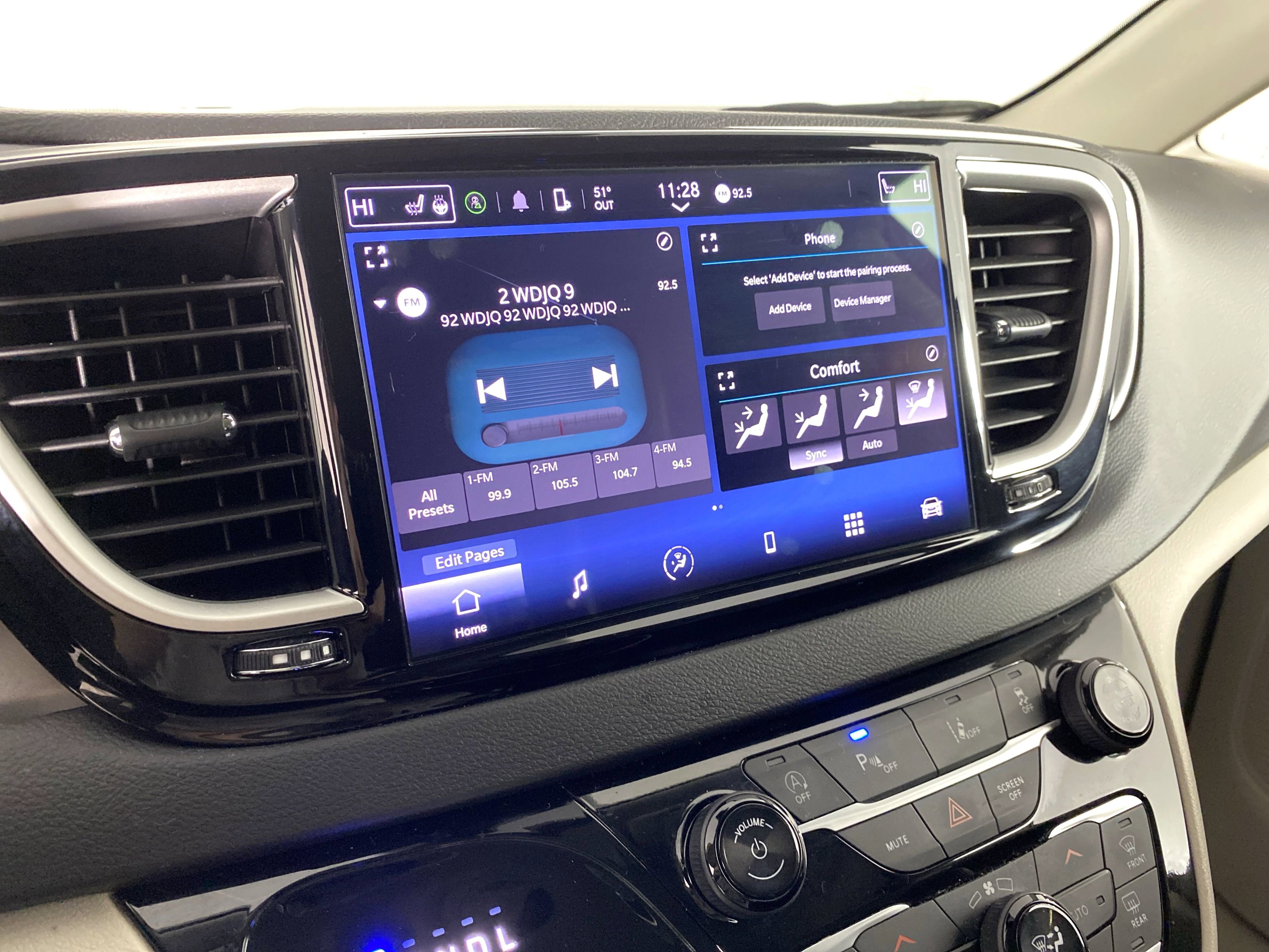 Used 2024 Chrysler Pacifica Touring-L image 28