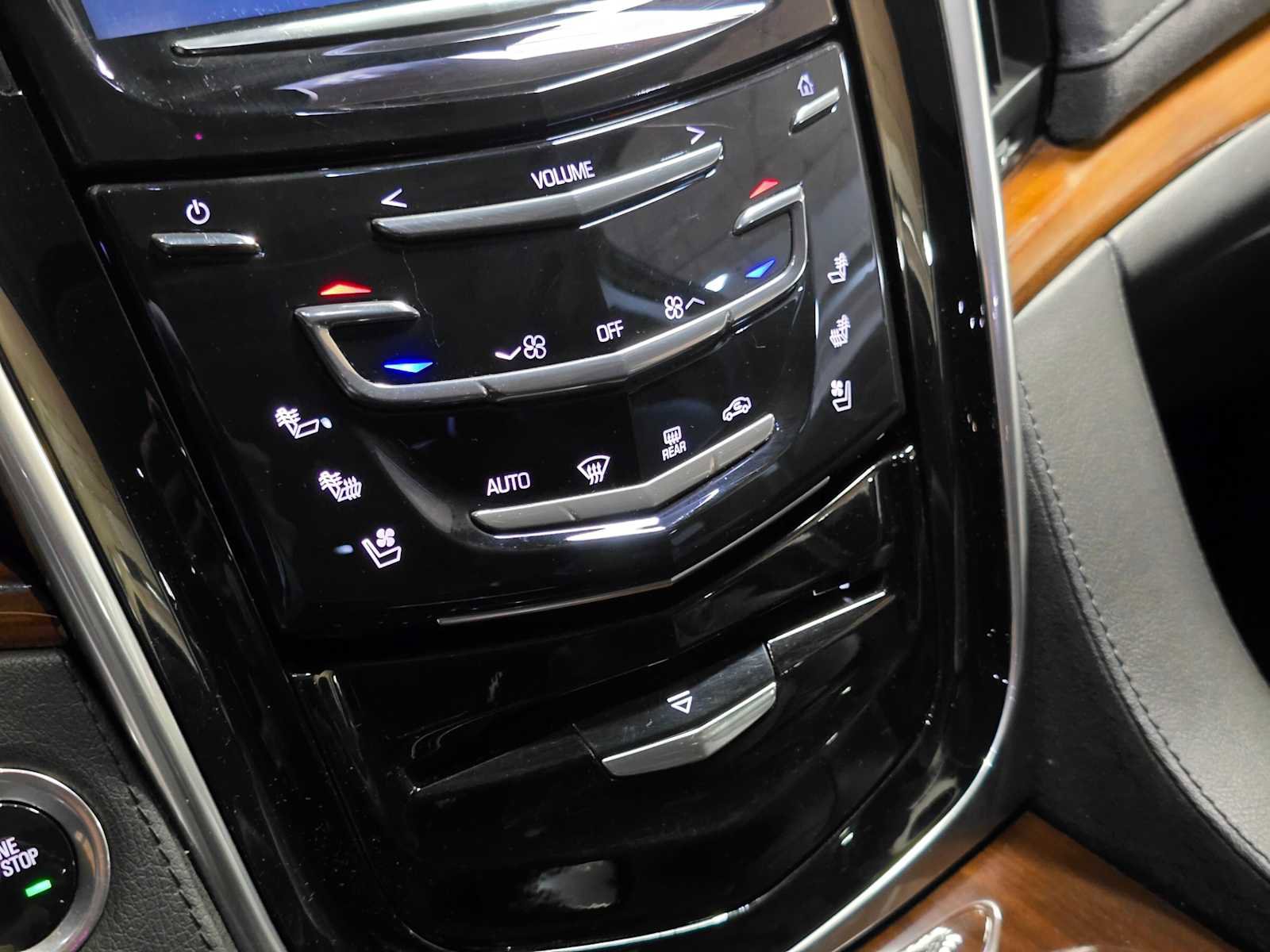 Used 2020 Cadillac Escalade Premium Luxury image 32