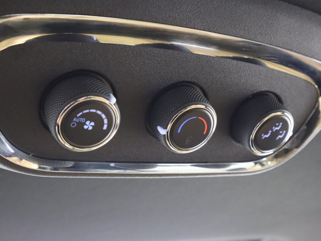 Used 2015 Dodge Durango Citadel w/ Technology Group RWD image 34