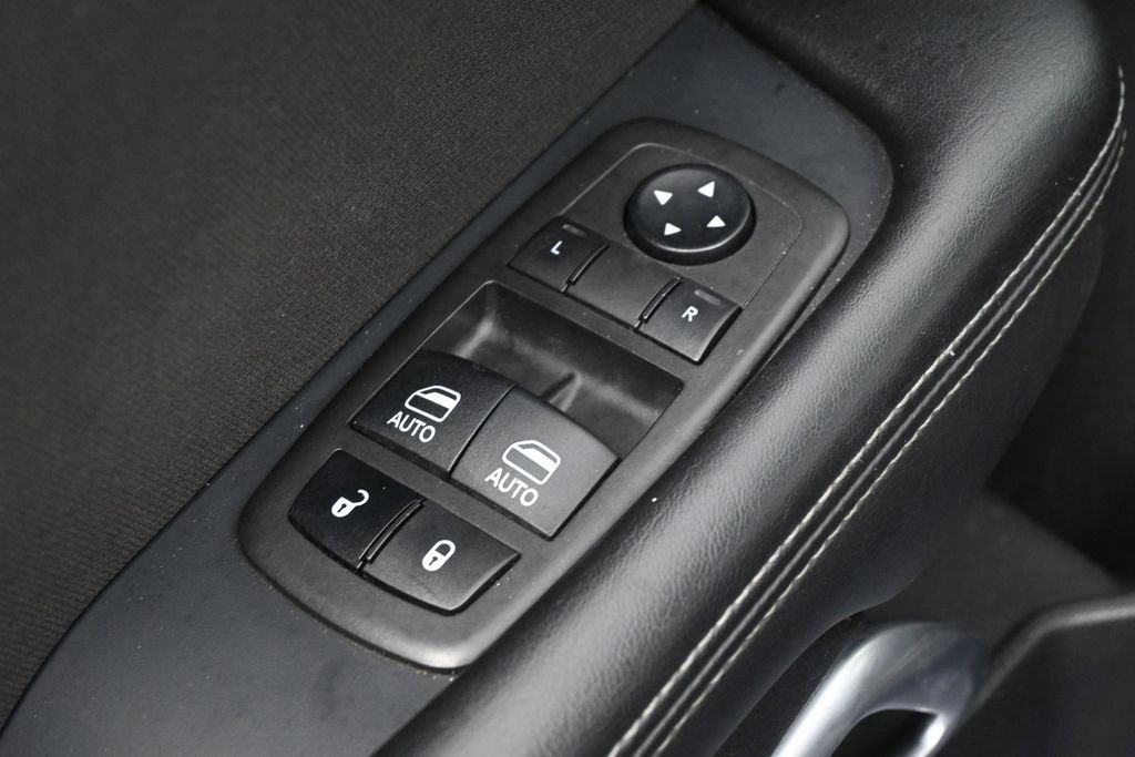 Used 2022 Dodge Challenger SXT w/ Driver Convenience Group RWD image 14