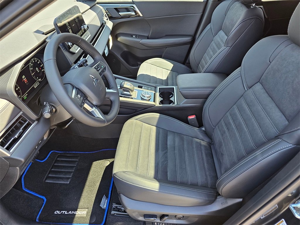 New 2025 Mitsubishi Outlander SE image 7
