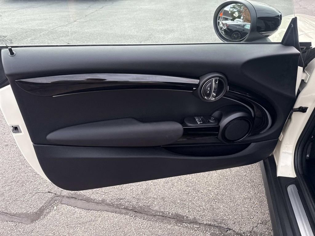 Used 2022 MINI Cooper 2-Door Hardtop image 16