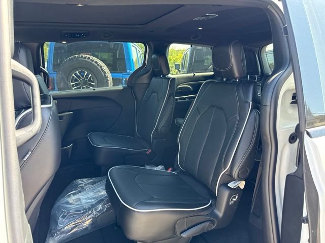 New 2027 Chrysler Pacifica Limited w/ Family Tech Group FWD image 13