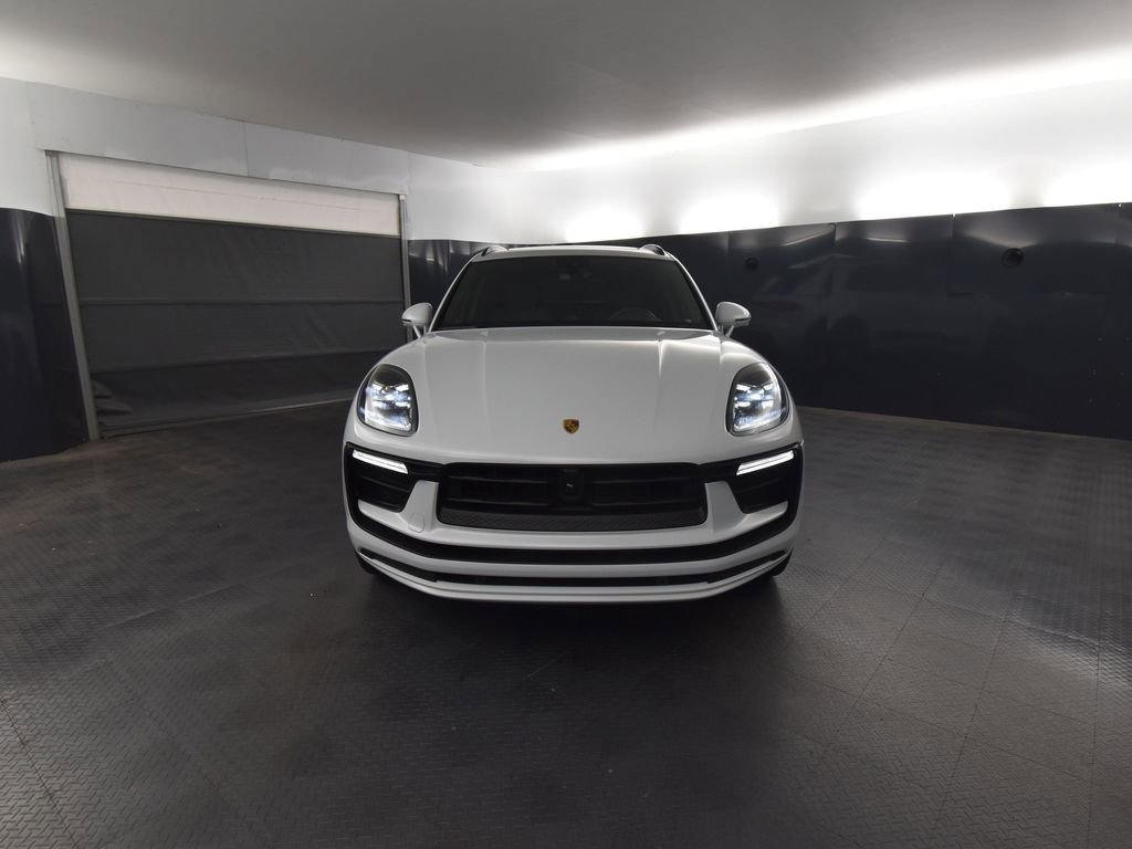 Used 2025 Porsche Macan image 10