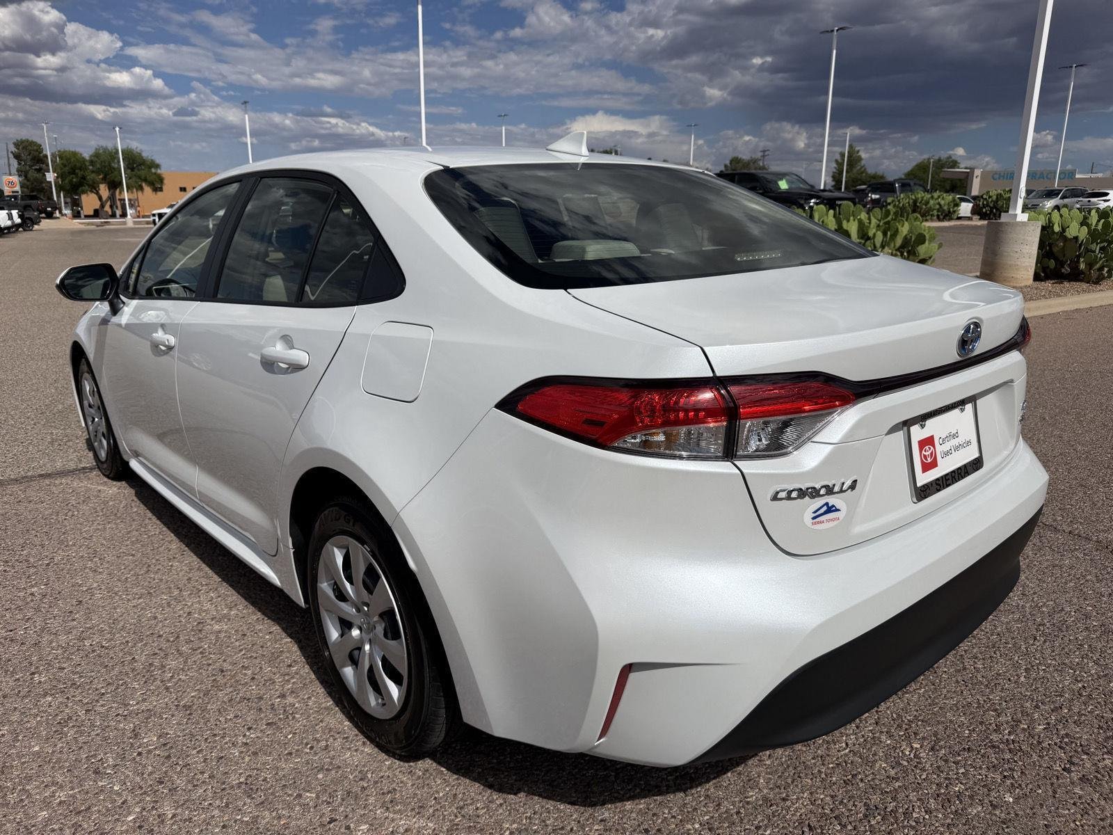 Used 2025 Toyota Corolla LE FWD image 4