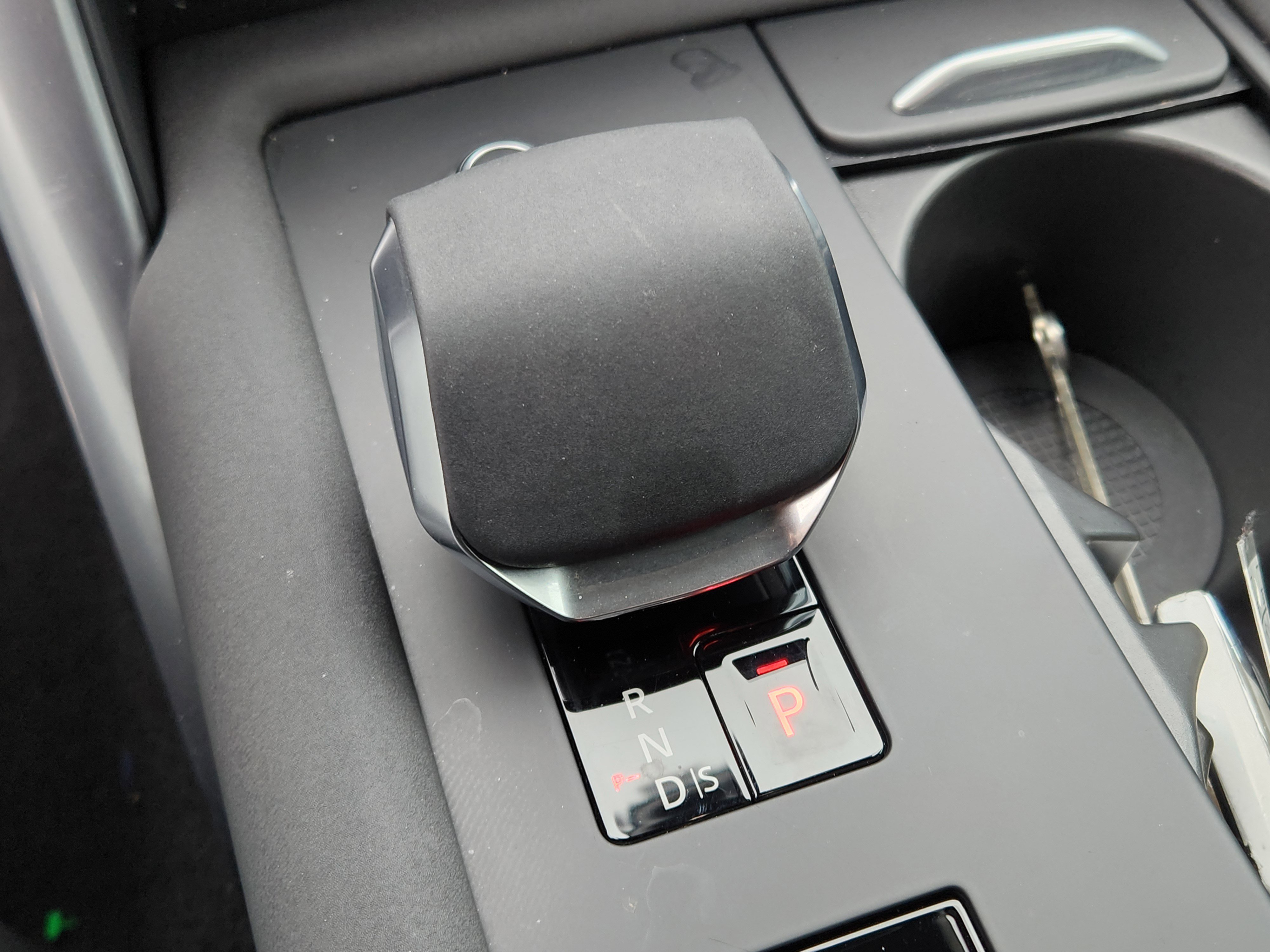 Used 2025 Land Rover Discovery S image 23