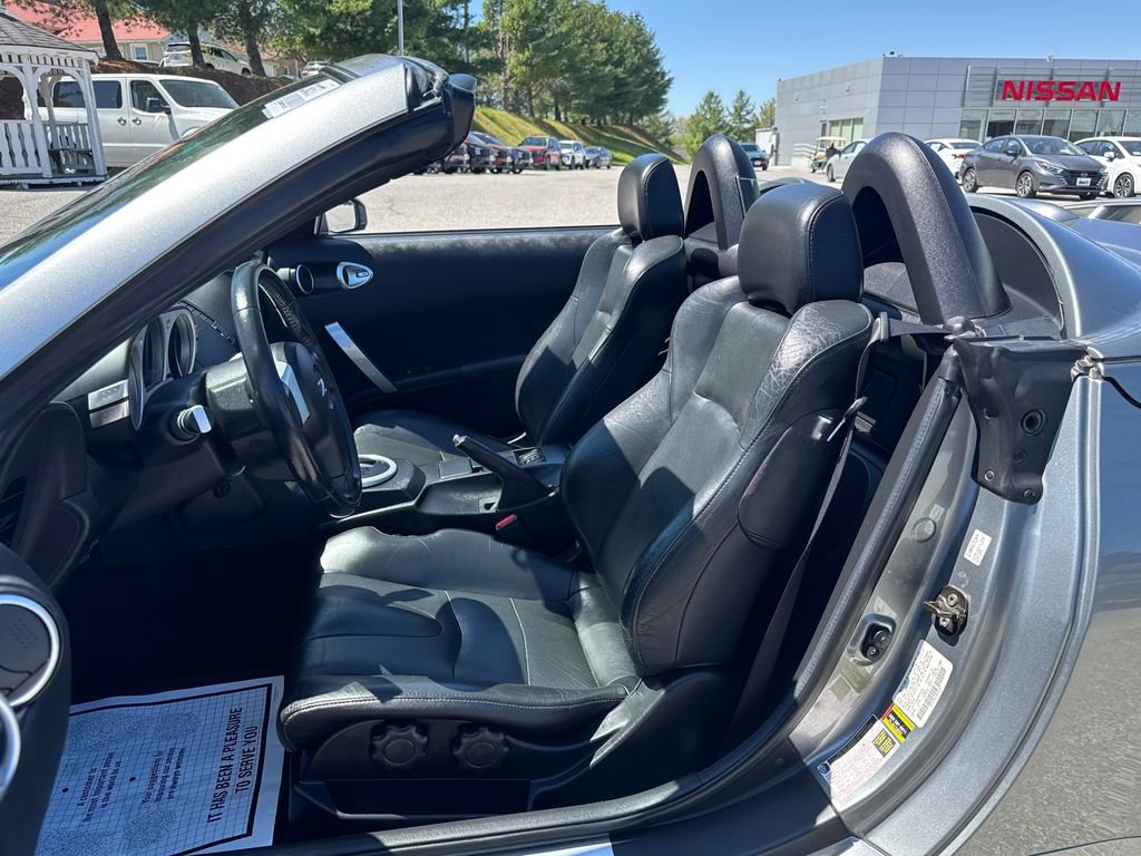 Used 2005 Nissan 350Z Touring RWD image 18
