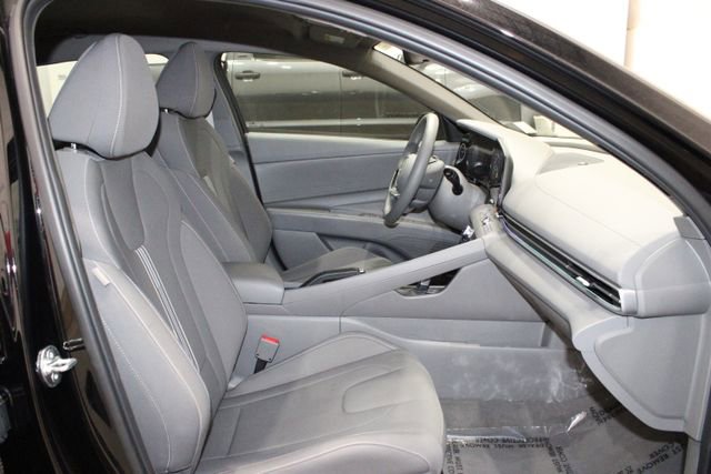 Used 2024 Hyundai Elantra SEL image 11