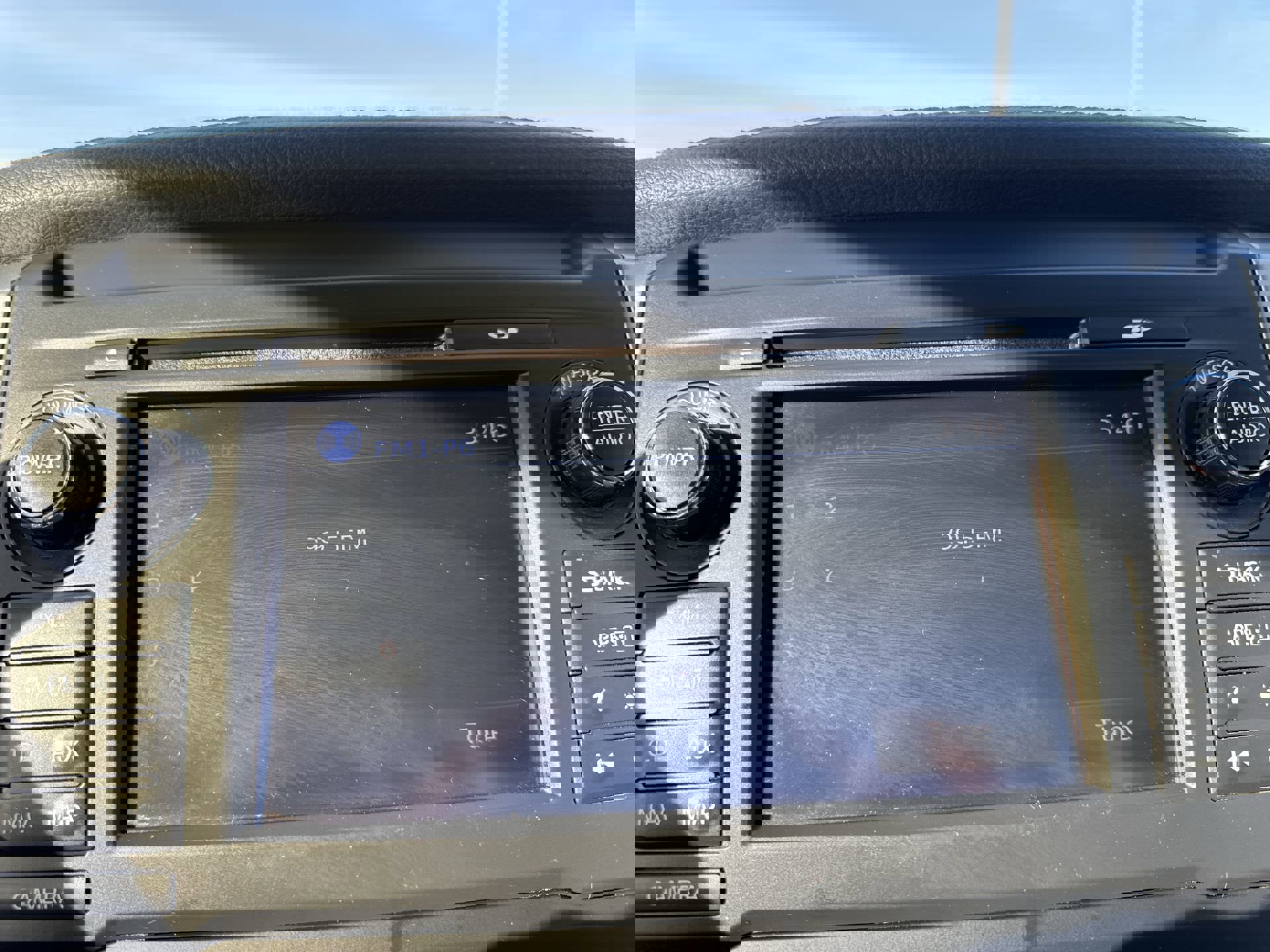 Used 2018 Nissan Titan SL w/ Chrome Package image 16