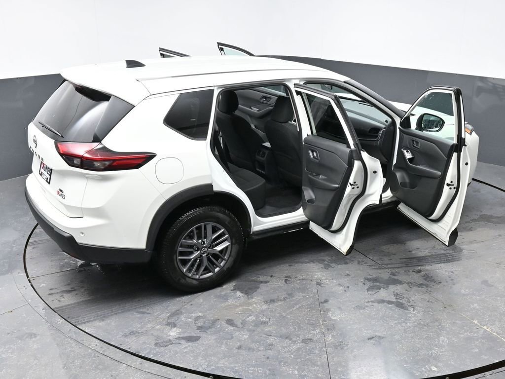 Used 2024 Nissan Rogue S image 62