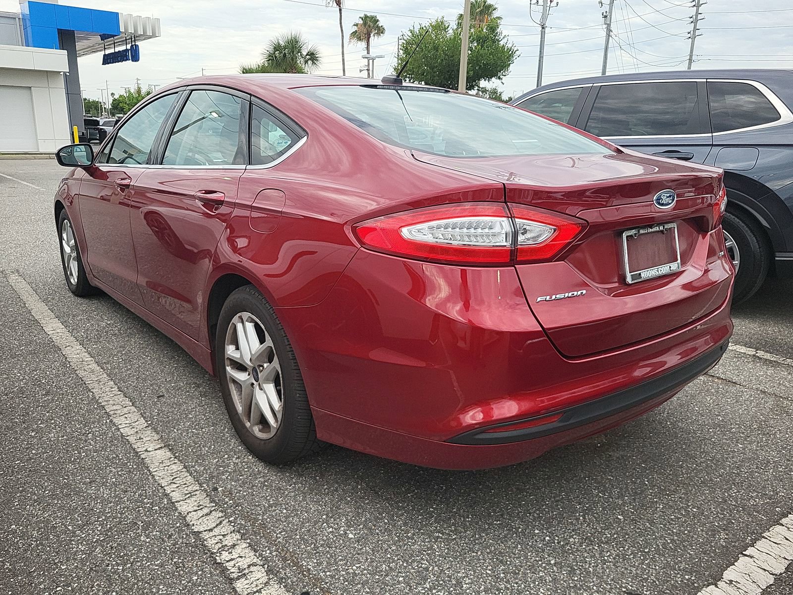Used 2016 Ford Fusion SE w/ SE Cold Weather Package FWD image 5