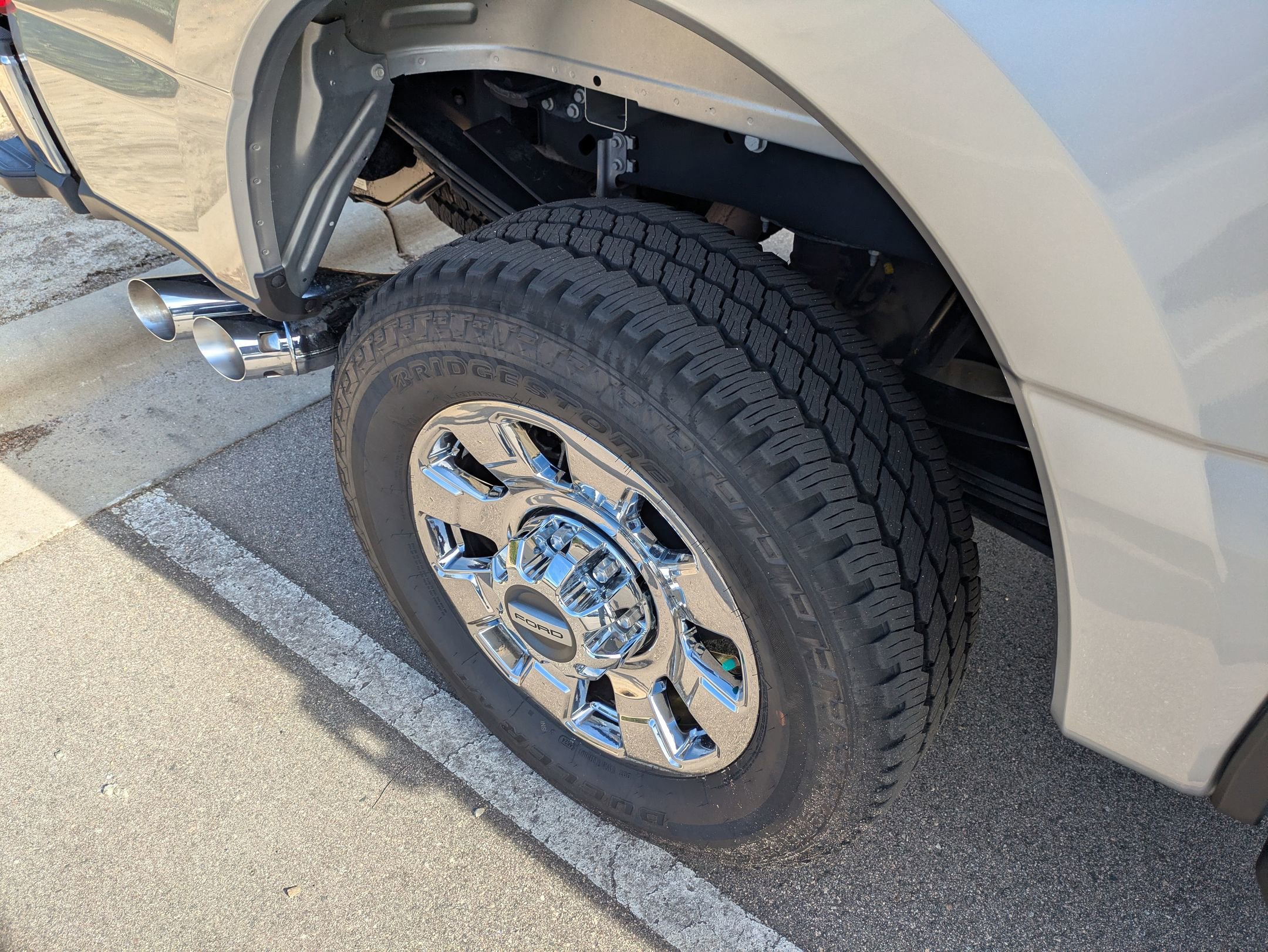 Certified 2024 Ford F350 Lariat w/ Chrome Package image 39