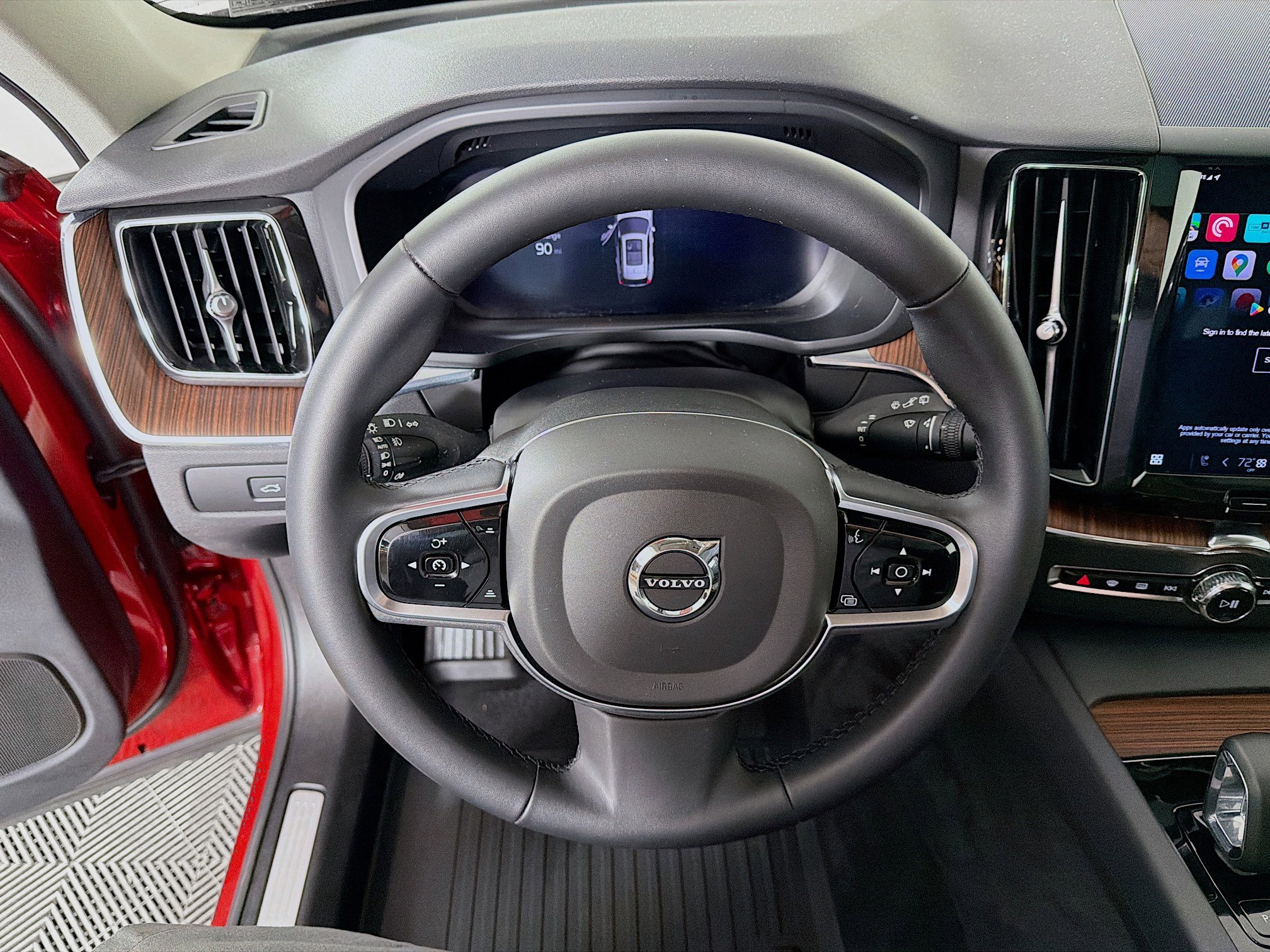 Used 2024 Volvo XC60 B5 Plus w/ Climate Package image 13