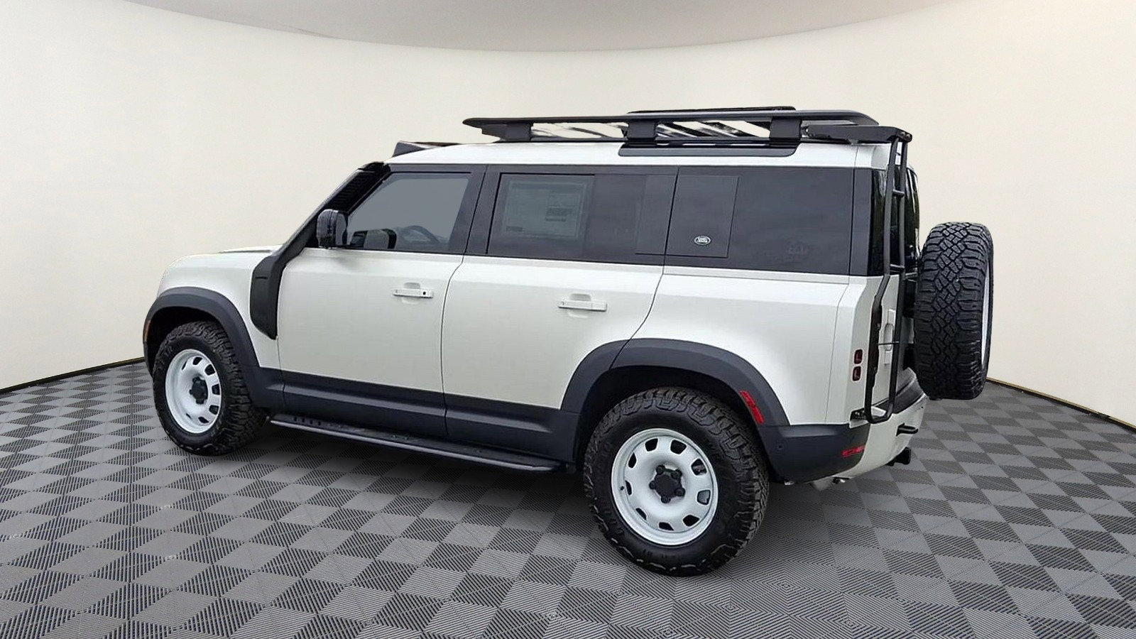 Used 2024 Land Rover Defender 110 S image 6