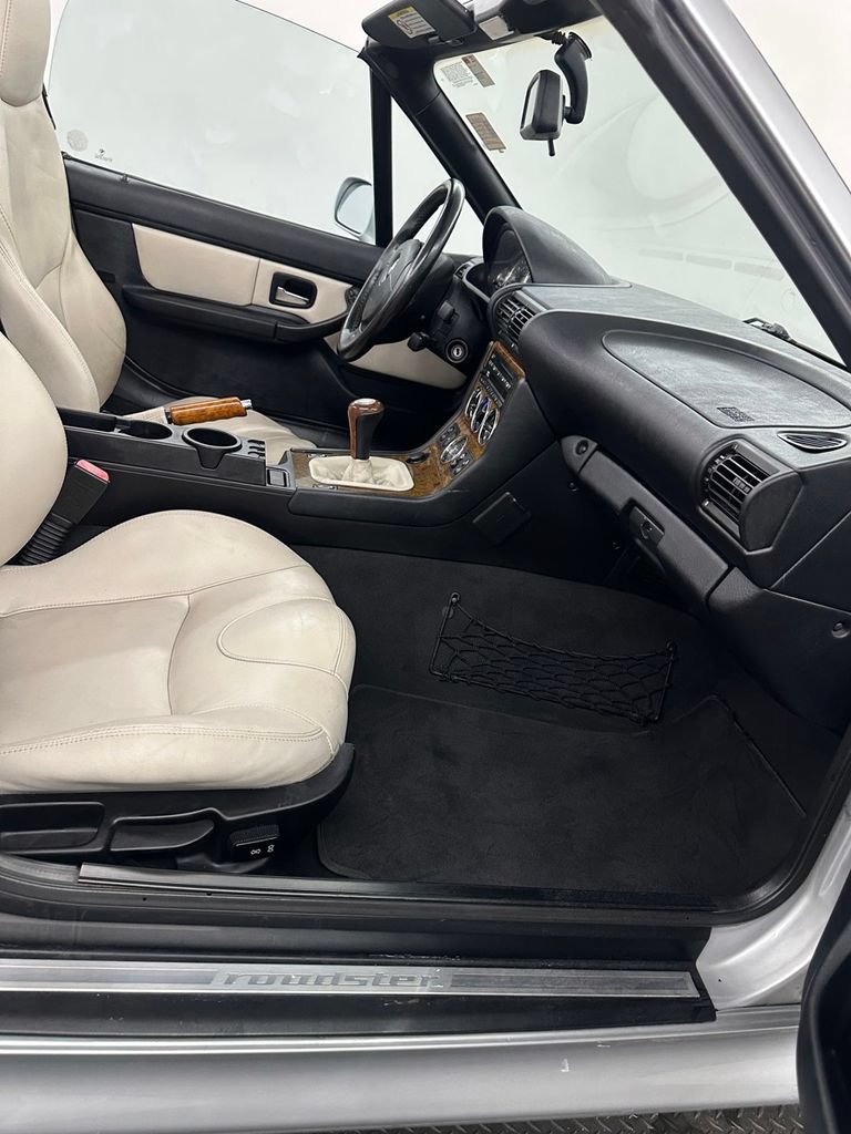 Used 2001 BMW Z3 3.0i RWD image 26