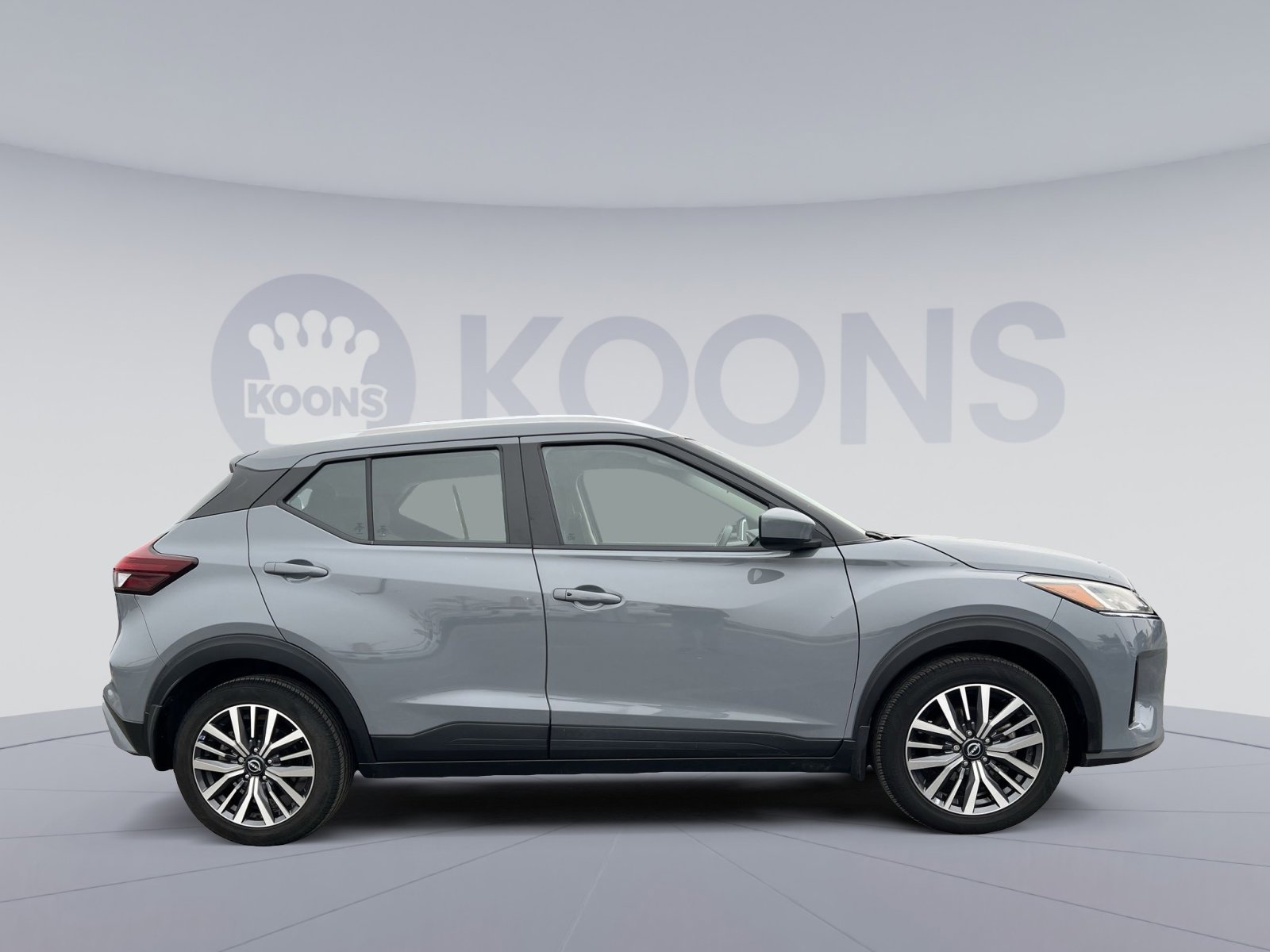Used 2023 Nissan Kicks SV image 8