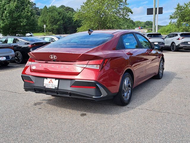 Used 2024 Hyundai Elantra SEL FWD image 5