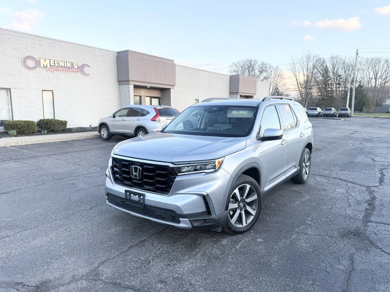 Used 2025 Honda Pilot Touring image 2