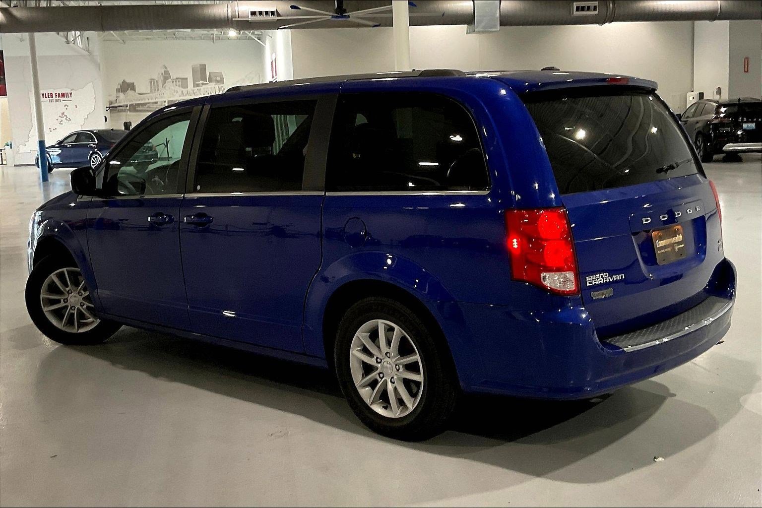 Used 2019 Dodge Grand Caravan SXT FWD image 3