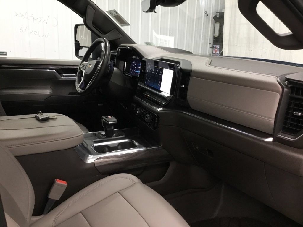 Used 2023 Chevrolet Silverado 1500 LTZ w/ Technology Package AWD/4WD image 49