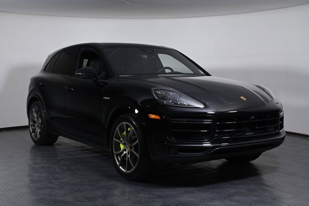 Certified 2022 Porsche Cayenne Turbo S AWD/4WD image 9