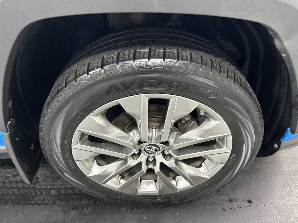 Used 2019 Toyota RAV4 XLE Premium w/ All Weather Liner Package AWD/4WD image 8