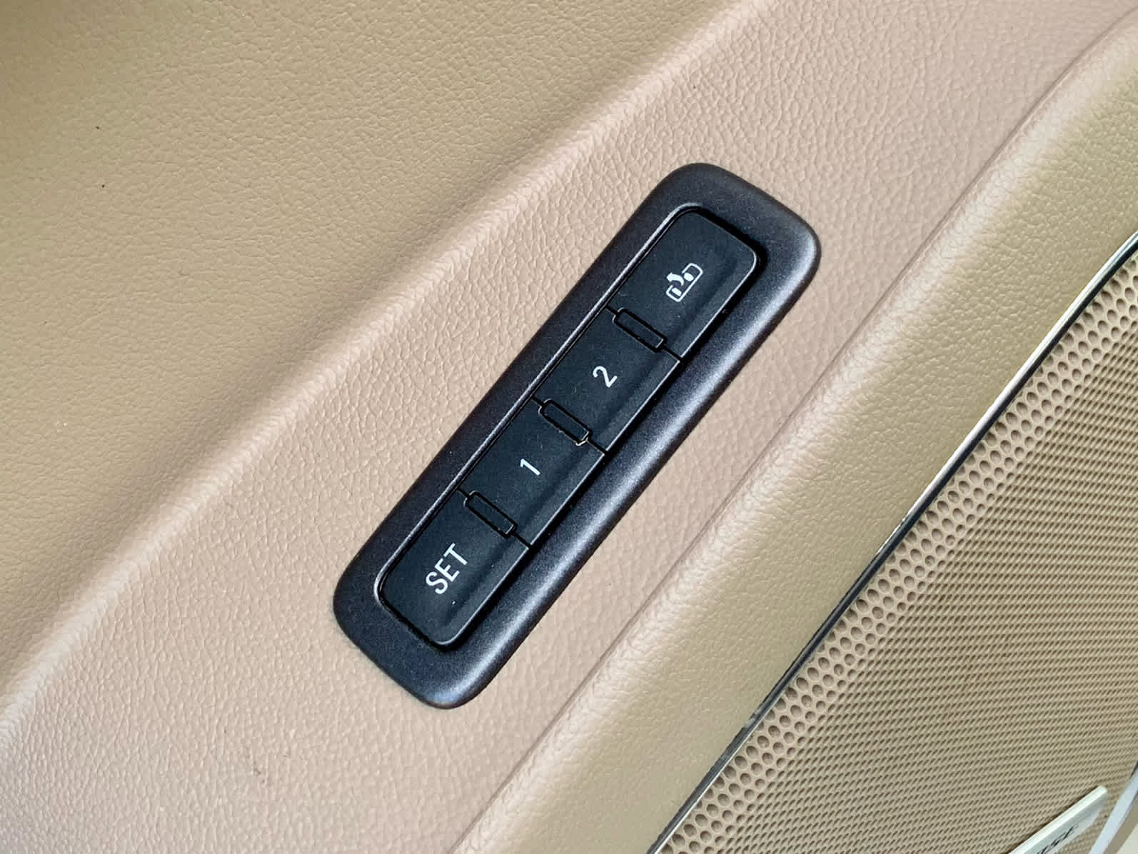 Used 2015 Chevrolet Tahoe LTZ image 46