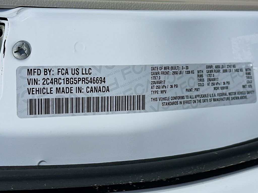 Used 2023 Chrysler Pacifica Touring-L FWD image 34