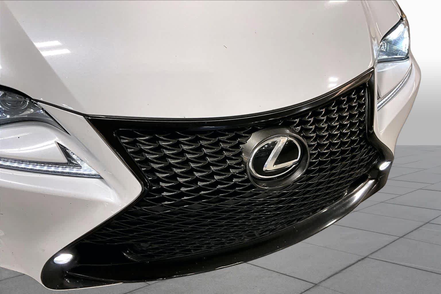 Used 2016 Lexus RC 200t RWD image 32