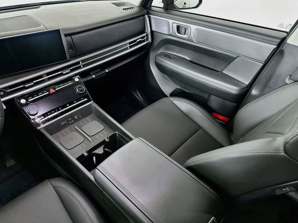 Used 2025 Hyundai Santa Fe SEL FWD image 11