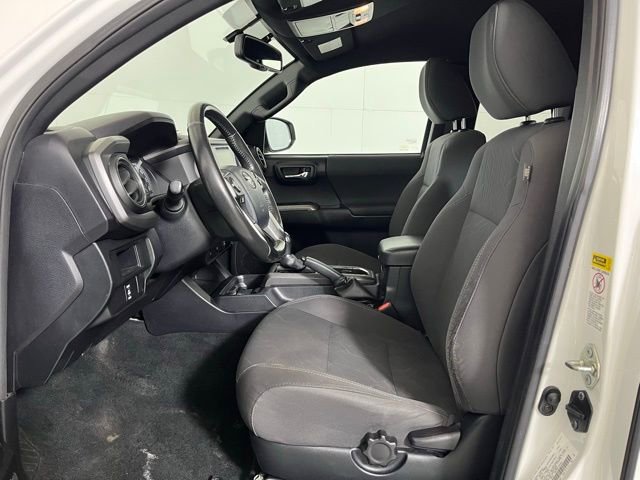 Used 2017 Toyota Tacoma TRD Sport w/ Tow Package (A/T) image 11