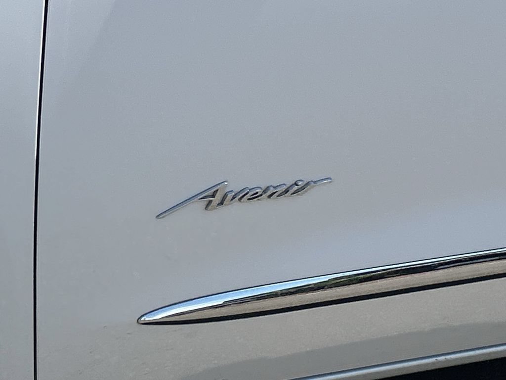 Used 2024 Buick Enclave Avenir w/ Avenir Technology Package FWD image 33