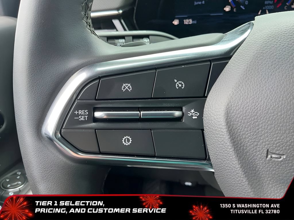 Used 2025 Chevrolet Suburban Premier RWD image 34
