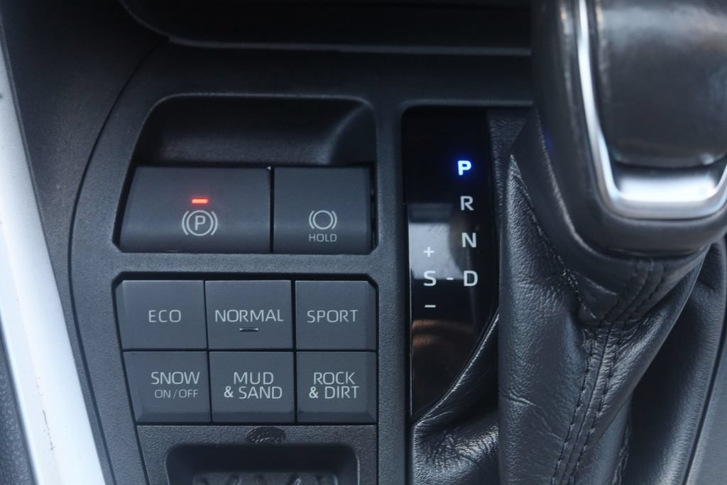 Certified 2019 Toyota RAV4 XLE Premium w/ Cold Weather Package AWD/4WD image 29