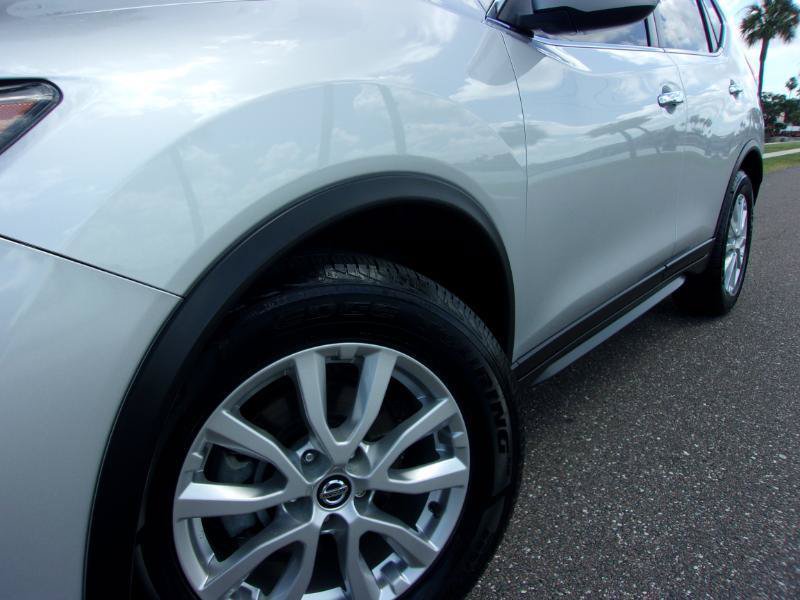 Used 2019 Nissan Rogue S w/ Special Edition Package FWD image 3